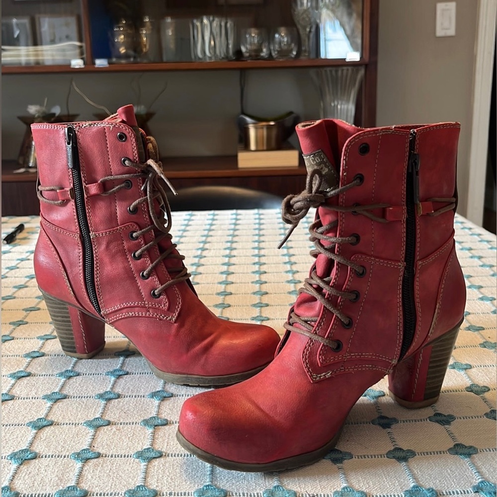 Mustang boots - size 6.5